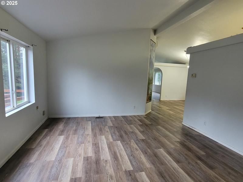Living Room/Entrance