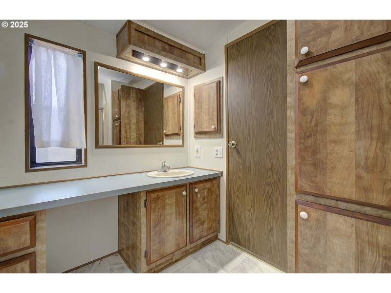Bathroom, Attached