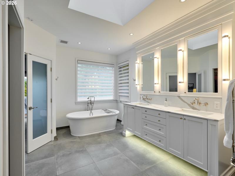 Owner's Suite Bathroom