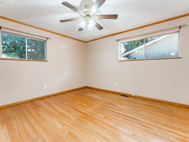 Bedroom, Primary