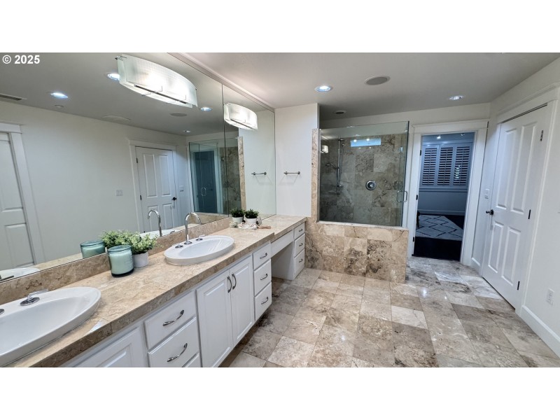 Bathroom, Attached