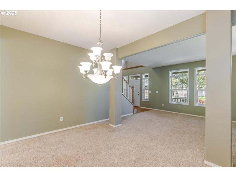 Living Room/Entrance