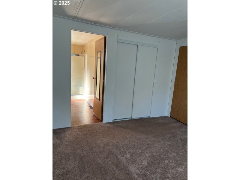 Bedroom, Primary