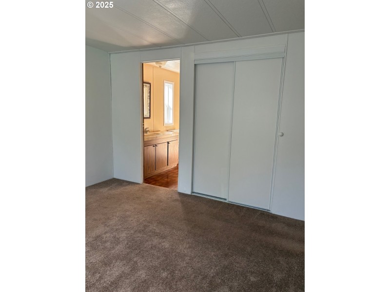 Bedroom, Primary