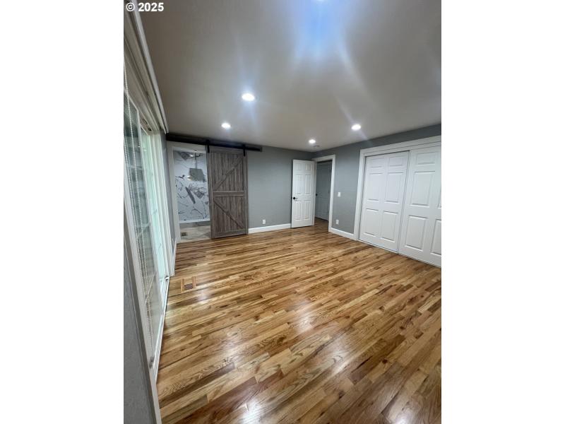 Bedroom, Primary
