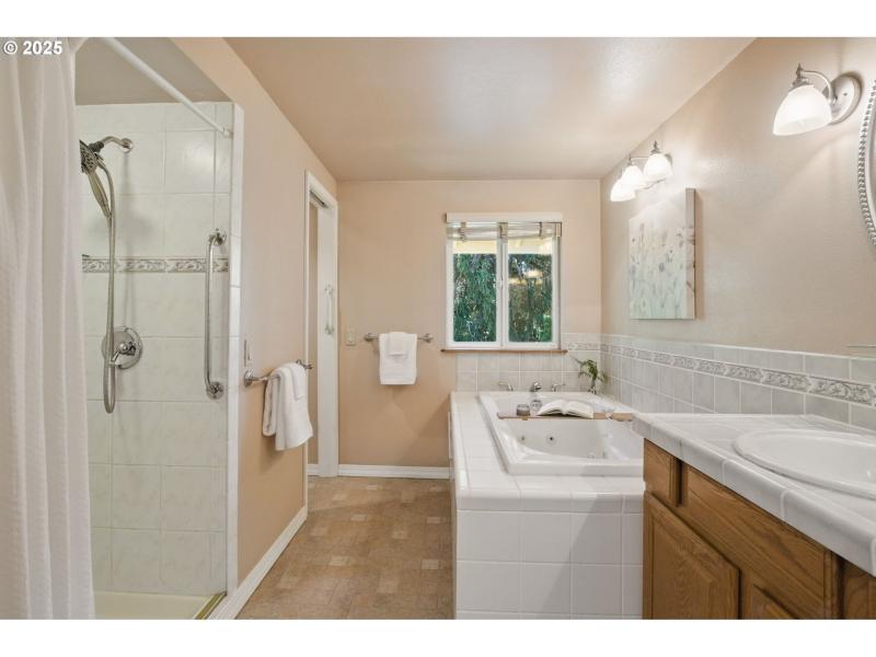 Owner's Suite Bathroom