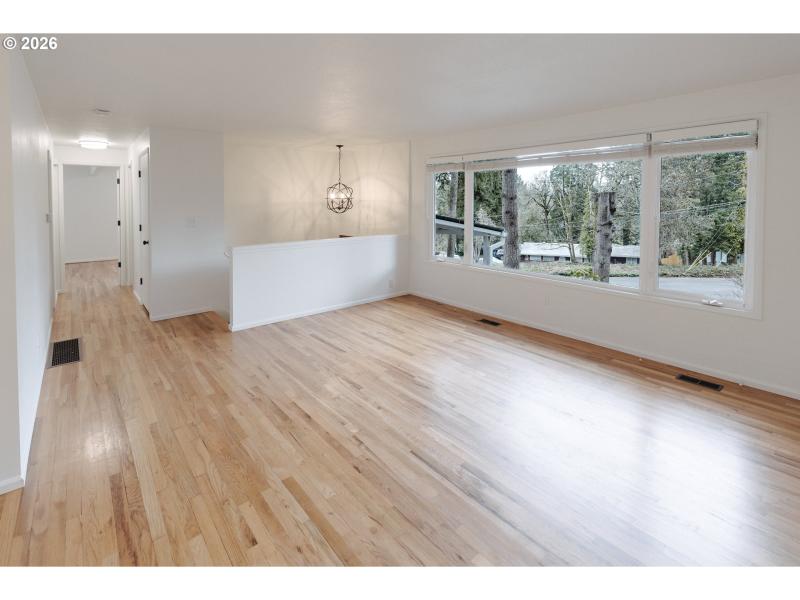 Living Room/Entrance