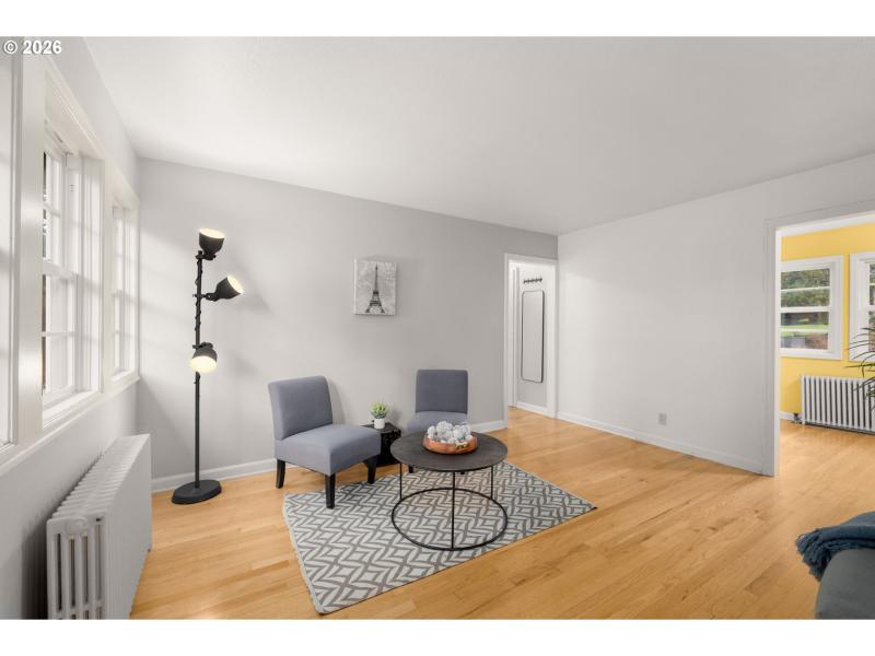 Living Room/Entrance