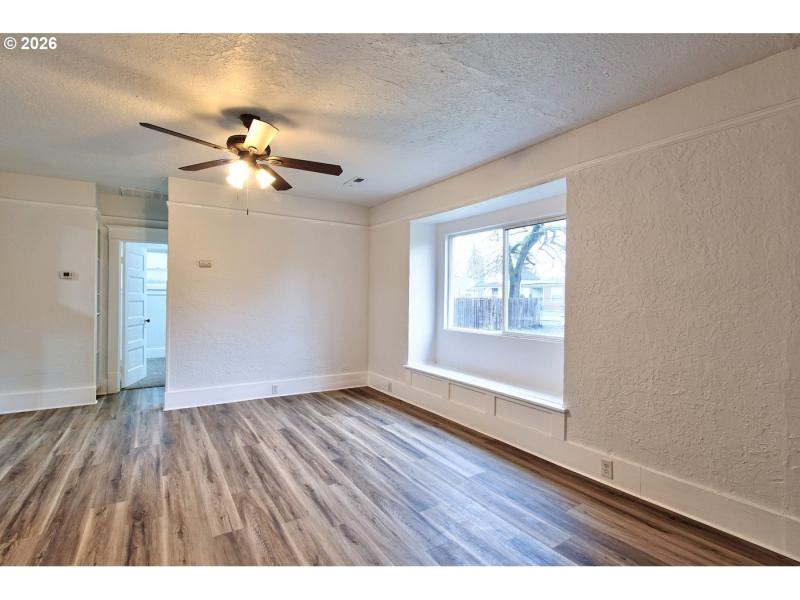 Living Room/Entrance