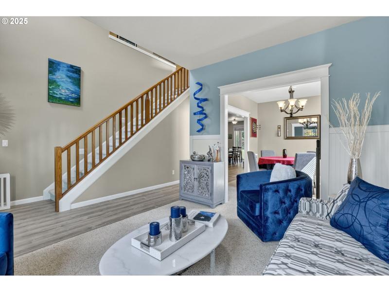 Living Room/Entrance