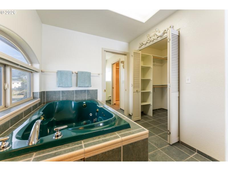 Owner's Suite Bathroom