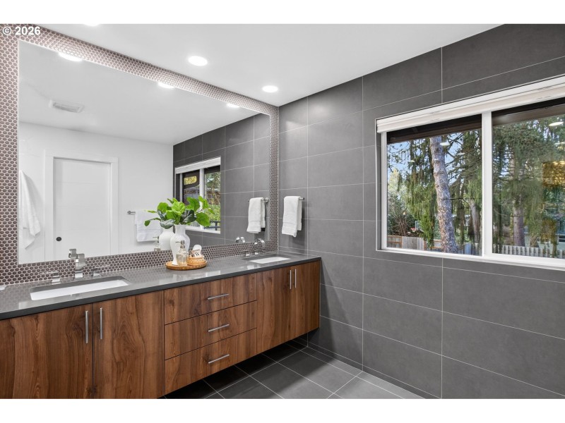 Owner's Suite Bathroom