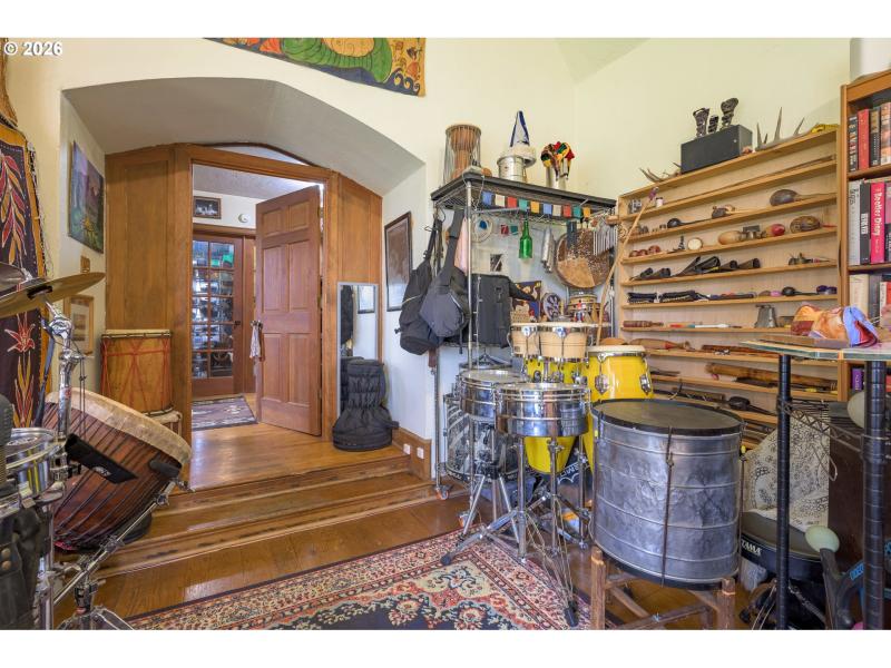 Living Room/Entrance