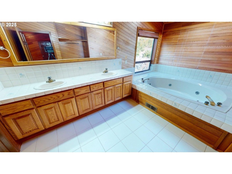 Owner's Suite Bathroom