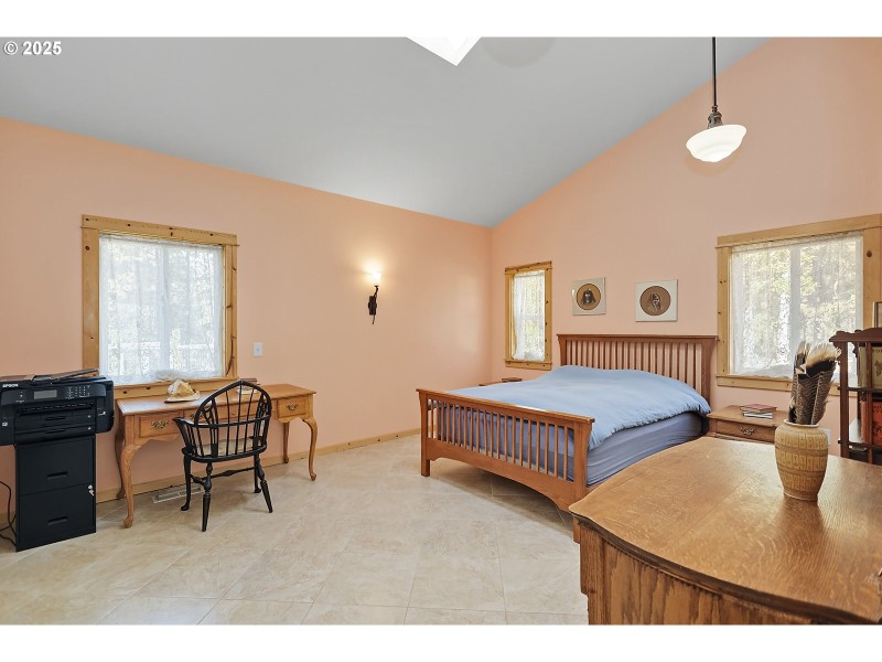 Bedroom, Primary