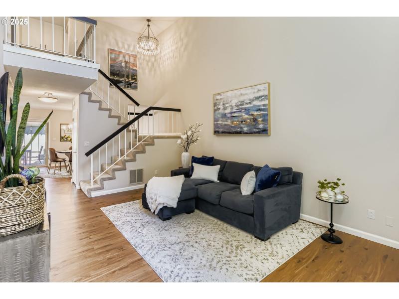 Living Room/Entrance