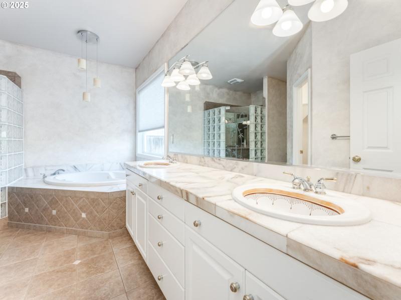 Owner's Suite Bathroom