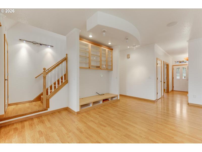 Living Room/Entrance