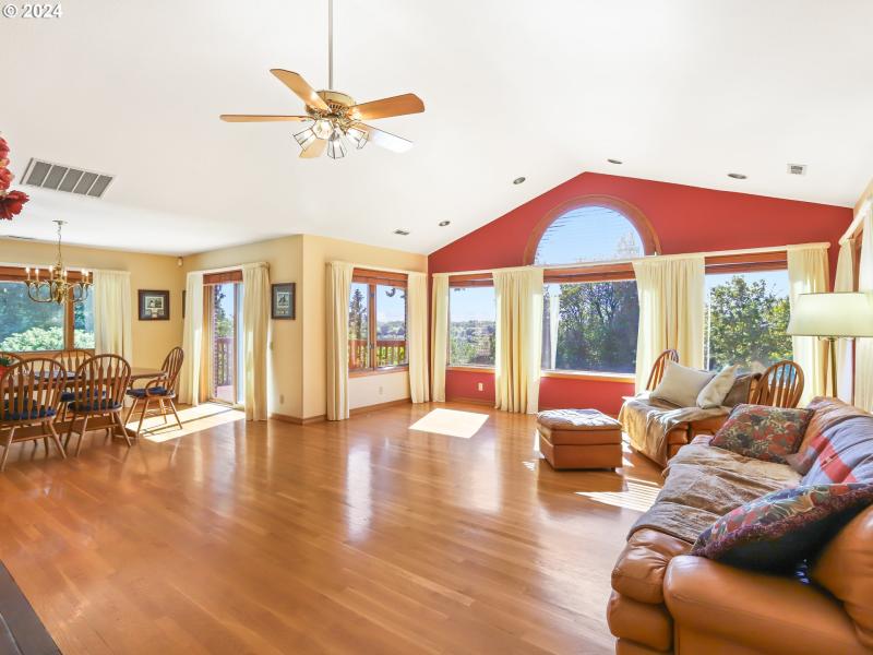 Living Room/Dining Room