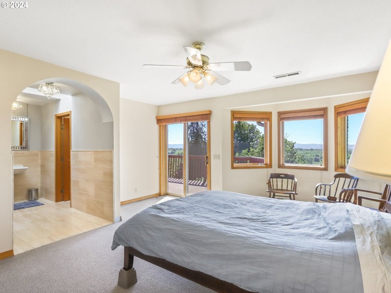 Bedroom, Primary