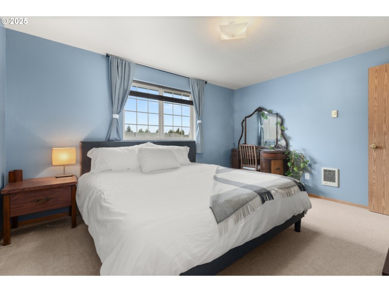 Bedroom, Primary