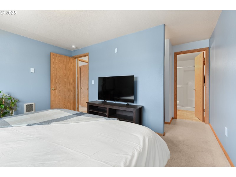 Bedroom, Primary