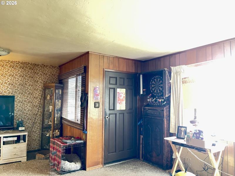 Living Room/Entrance