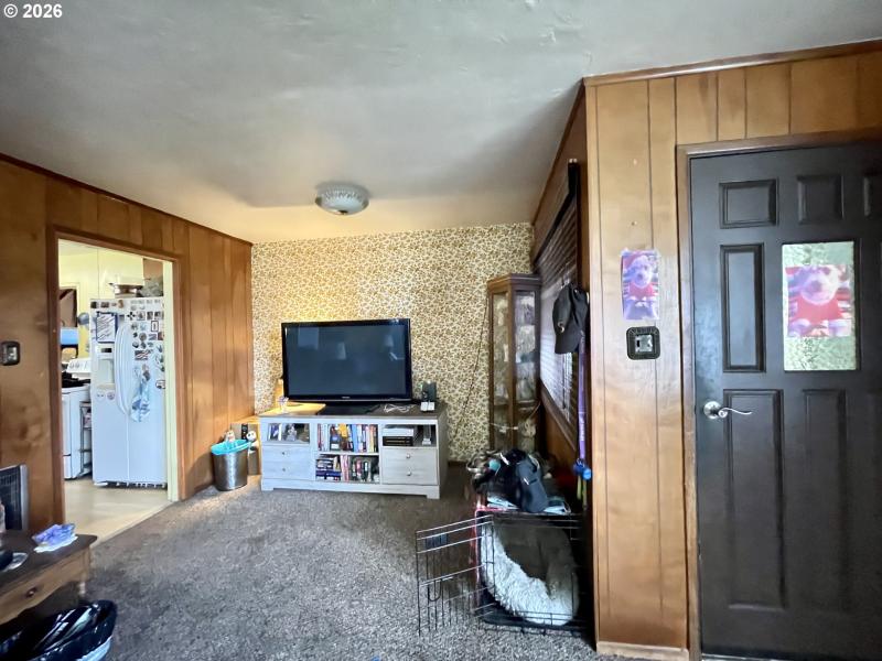 Living Room/Entrance