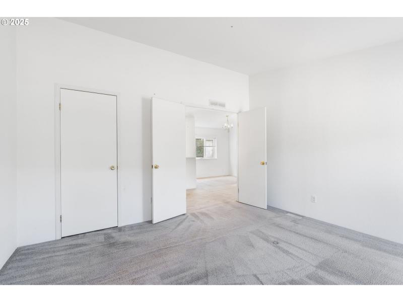 Bedroom, Primary