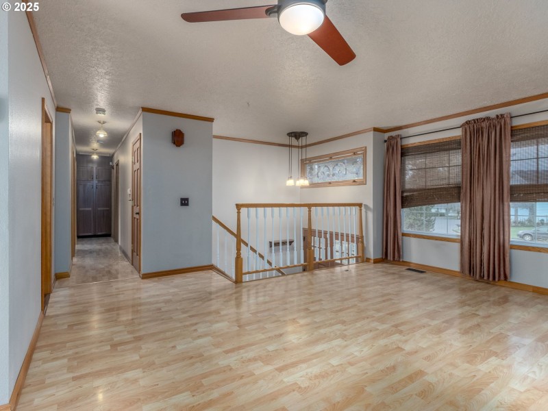 Living Room/Entrance