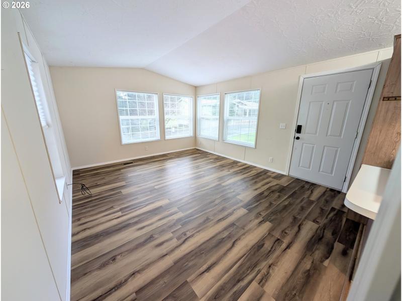 Living Room/Entrance