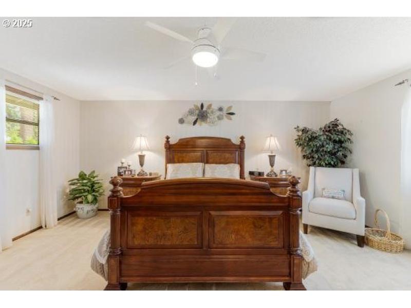 Bedroom, Primary