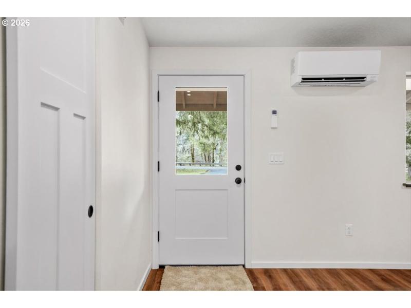 Living Room/Entrance