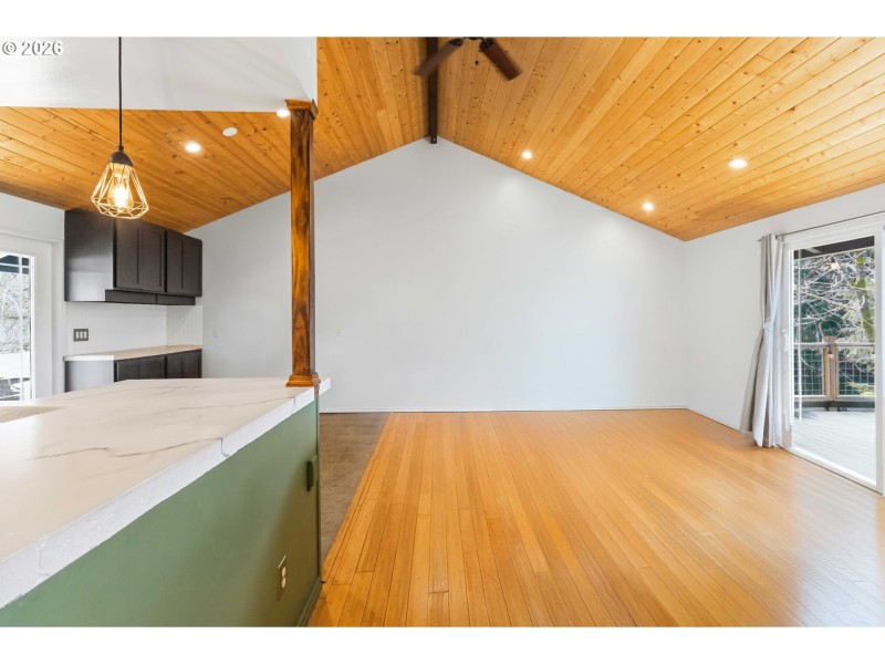 Living Room/Entrance