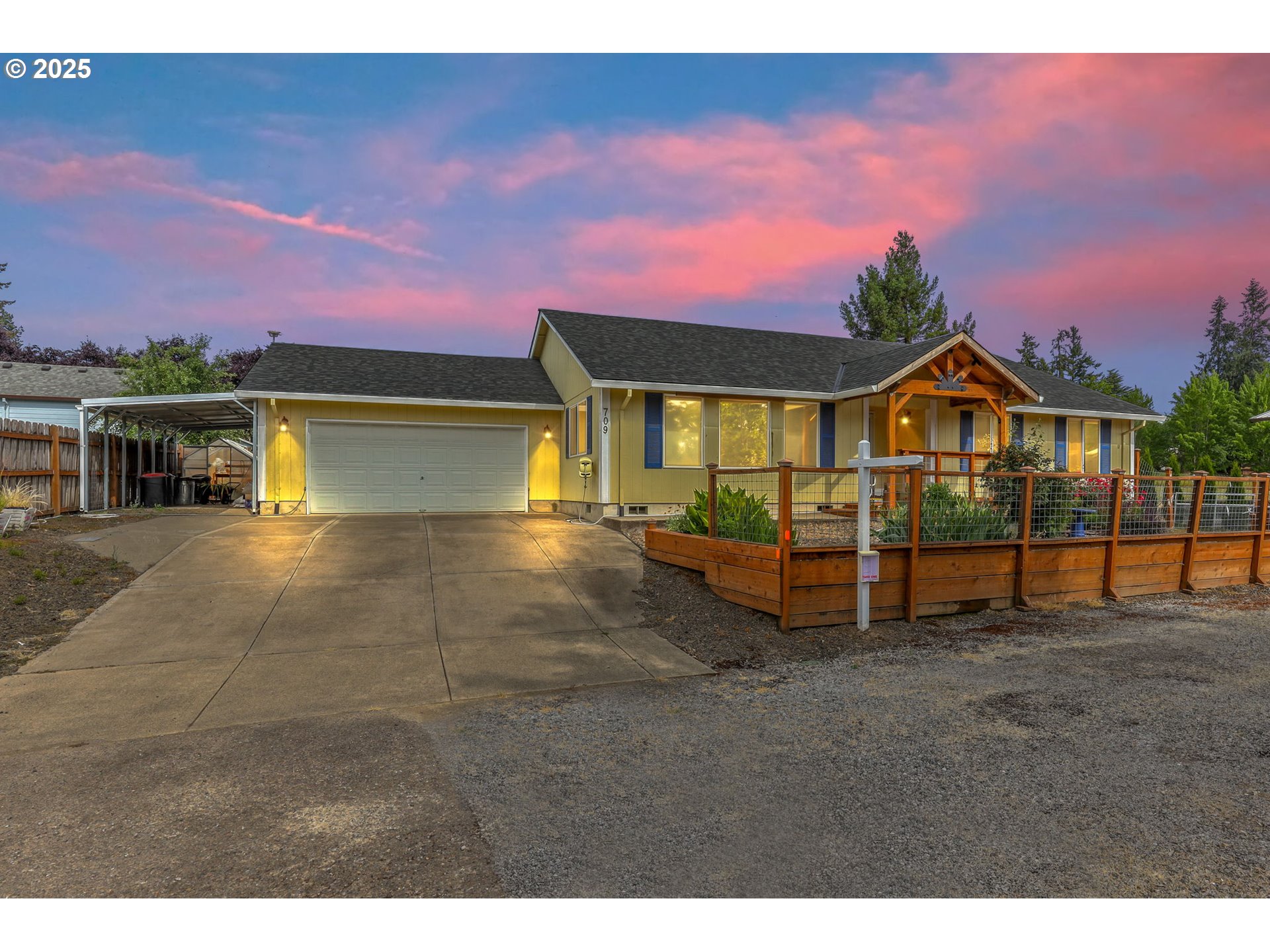 709 PARK ST, Carlton, OR 97111
