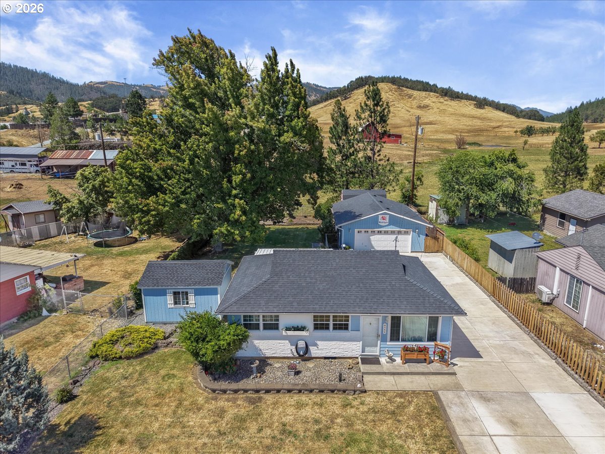 946 4TH AVE, Riddle, OR 97469