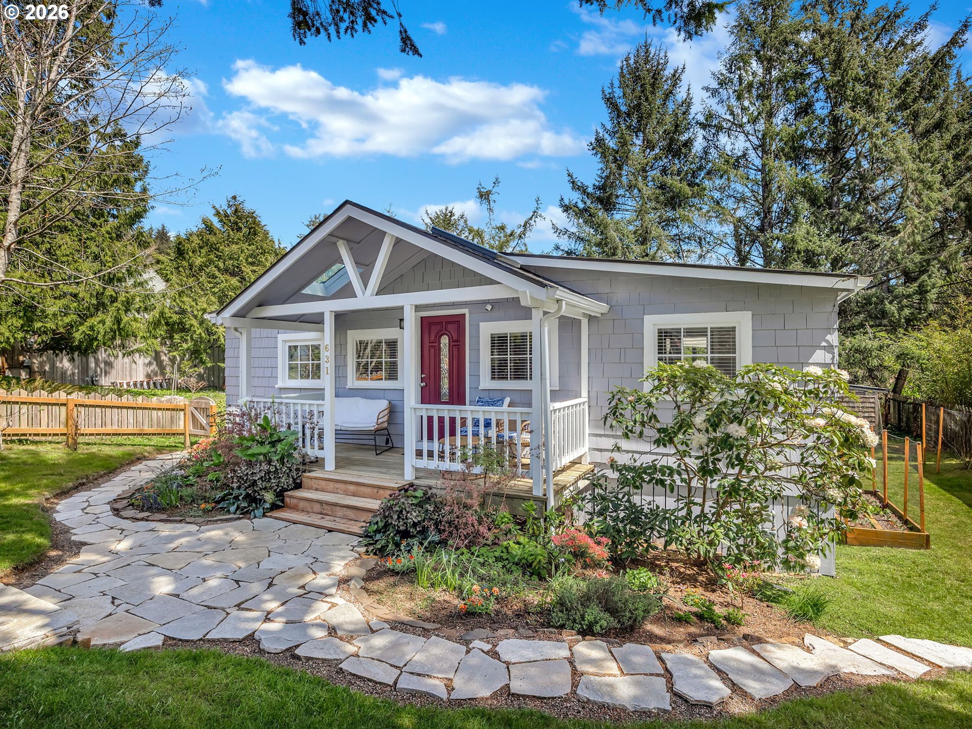 631 LARCH ST, CannonBeach, OR 97110