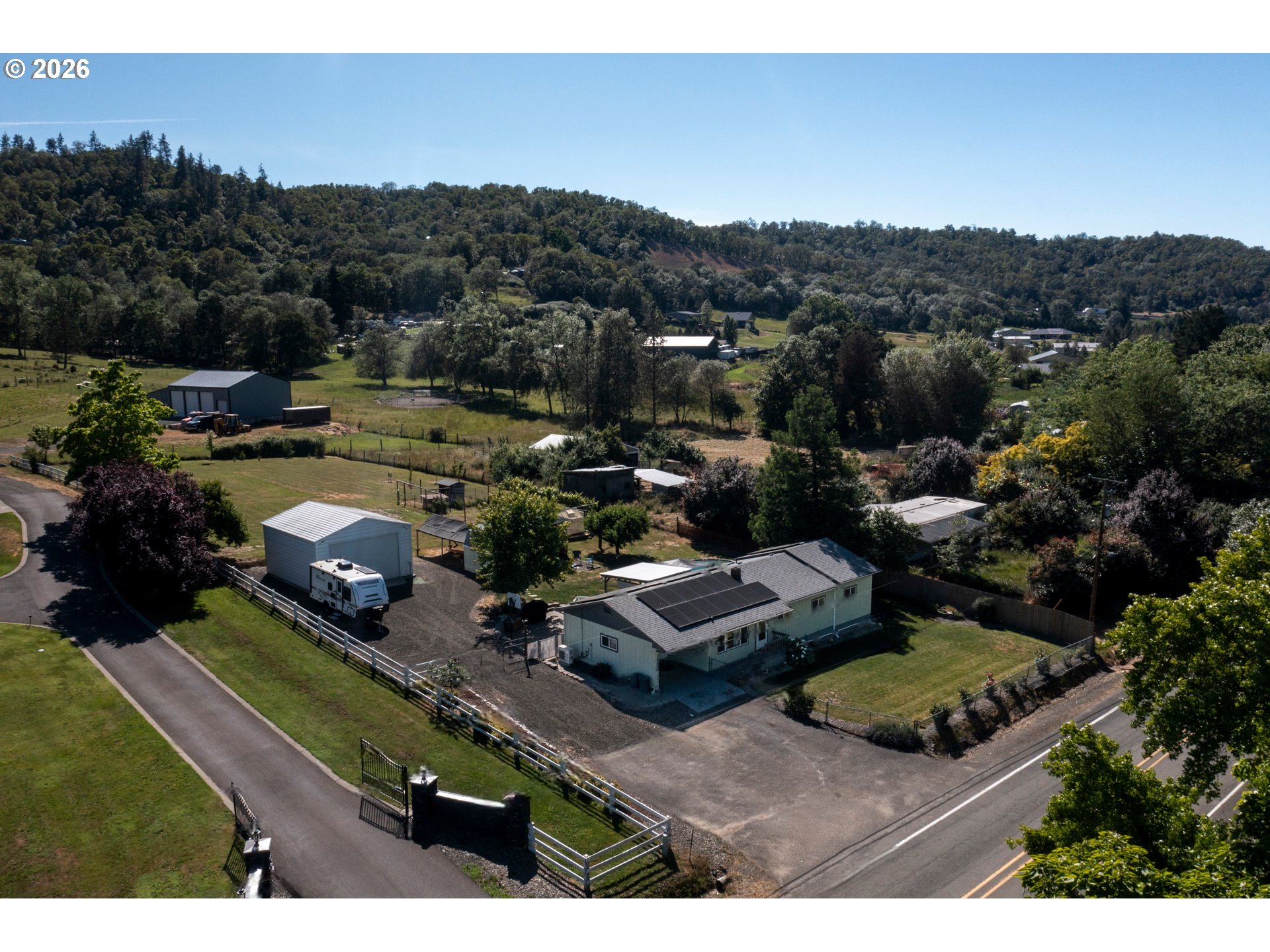 695 GLENGARY LOOP RD, Roseburg, OR 97470