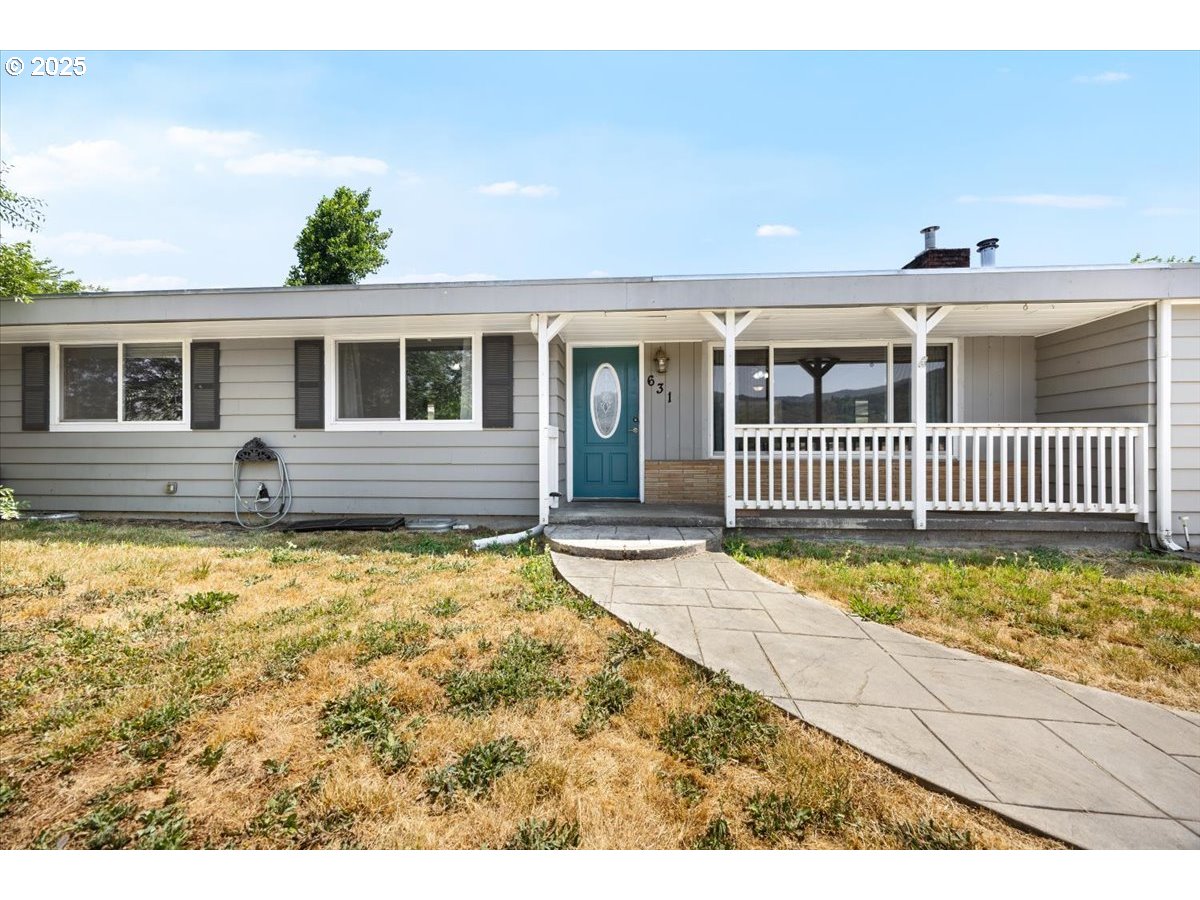 631 4TH AVE, Riddle, OR 97469