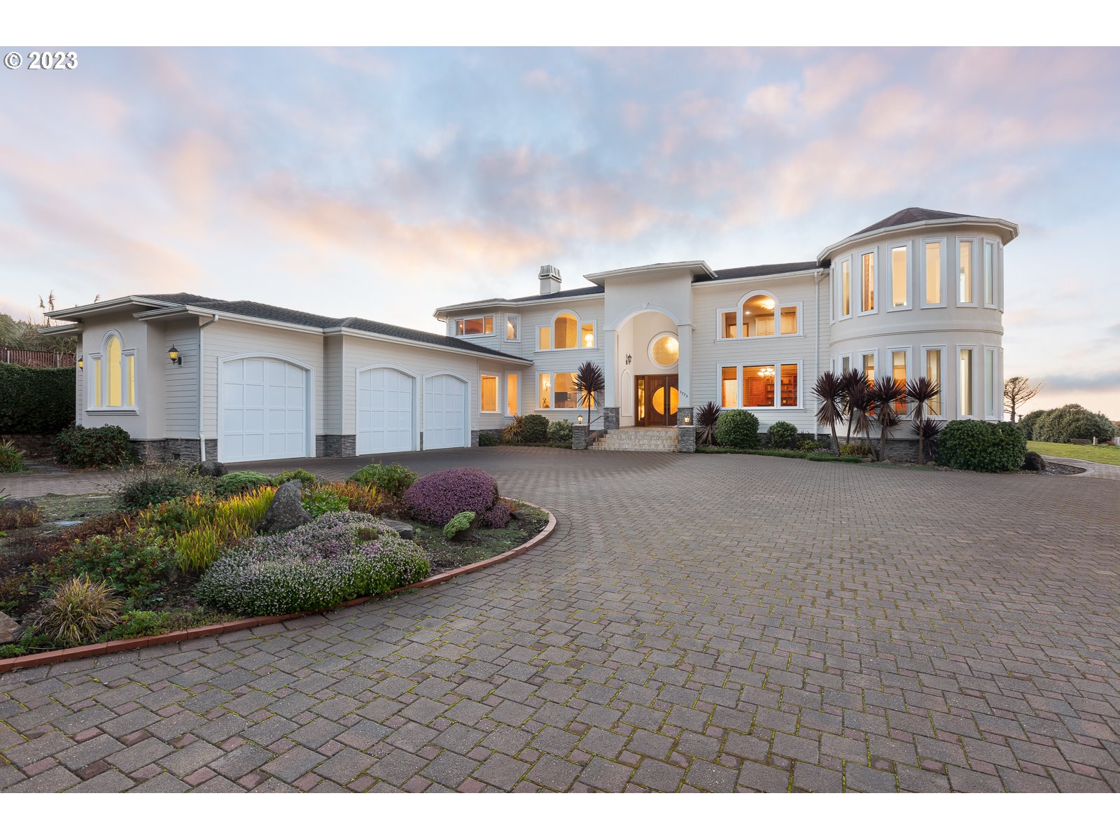 3775 HIGHWAY 101 N, Yachats, OR 97498