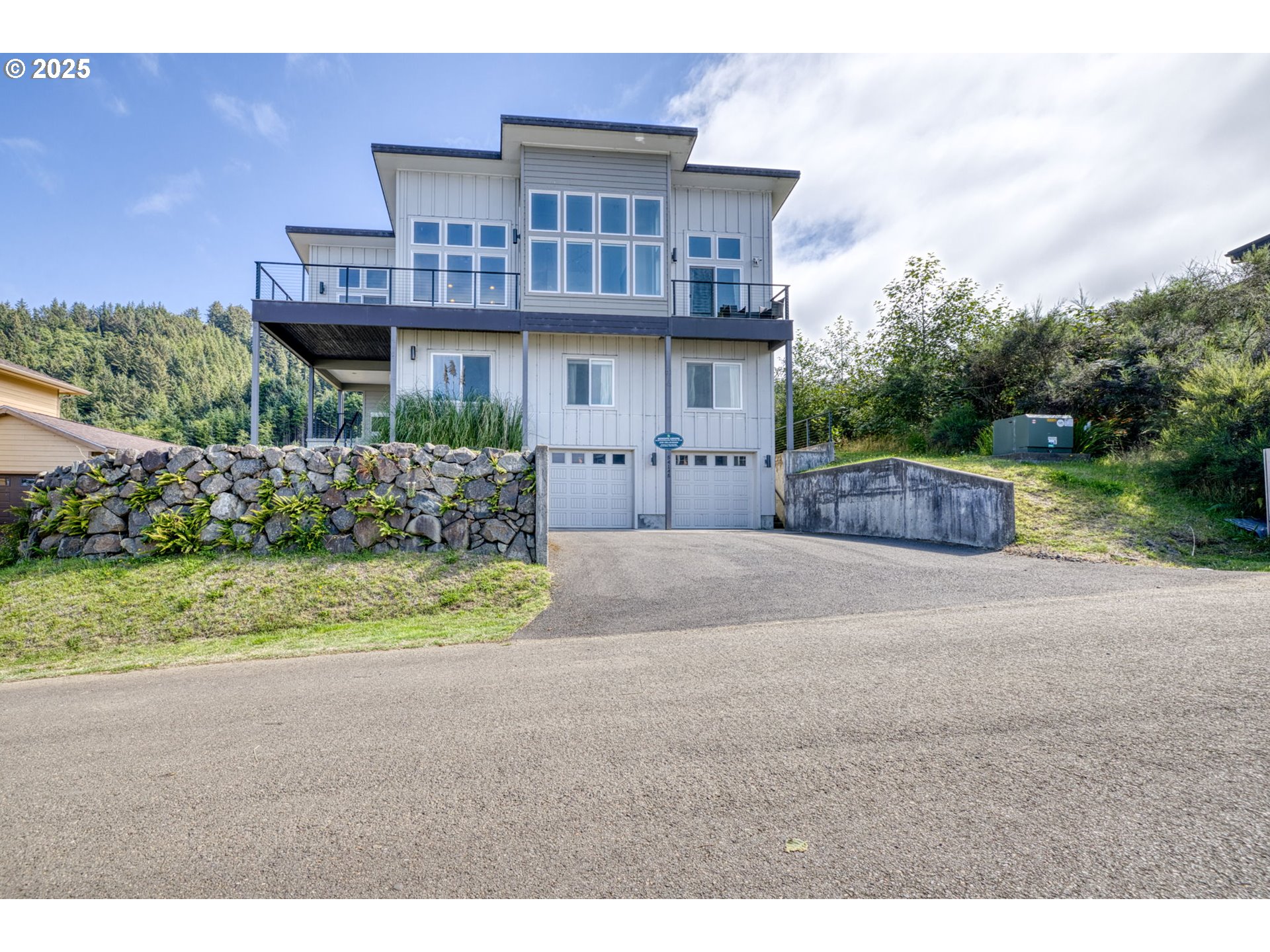 54145 BEACH RD, Neskowin, OR 97149