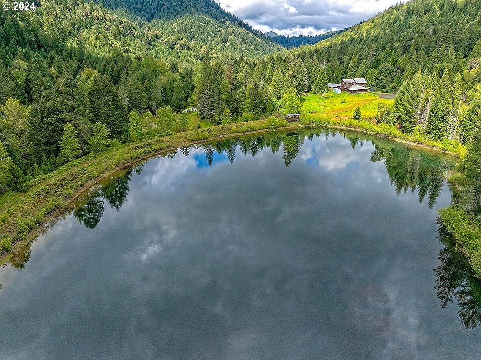 2999 SPEAKER RD, WolfCreek, OR 97497