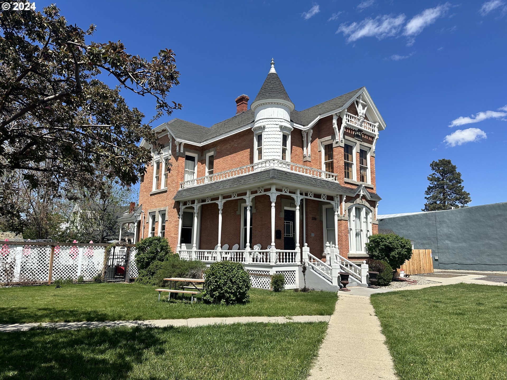 1790 WASHINGTON AVE, BakerCity, OR 97814