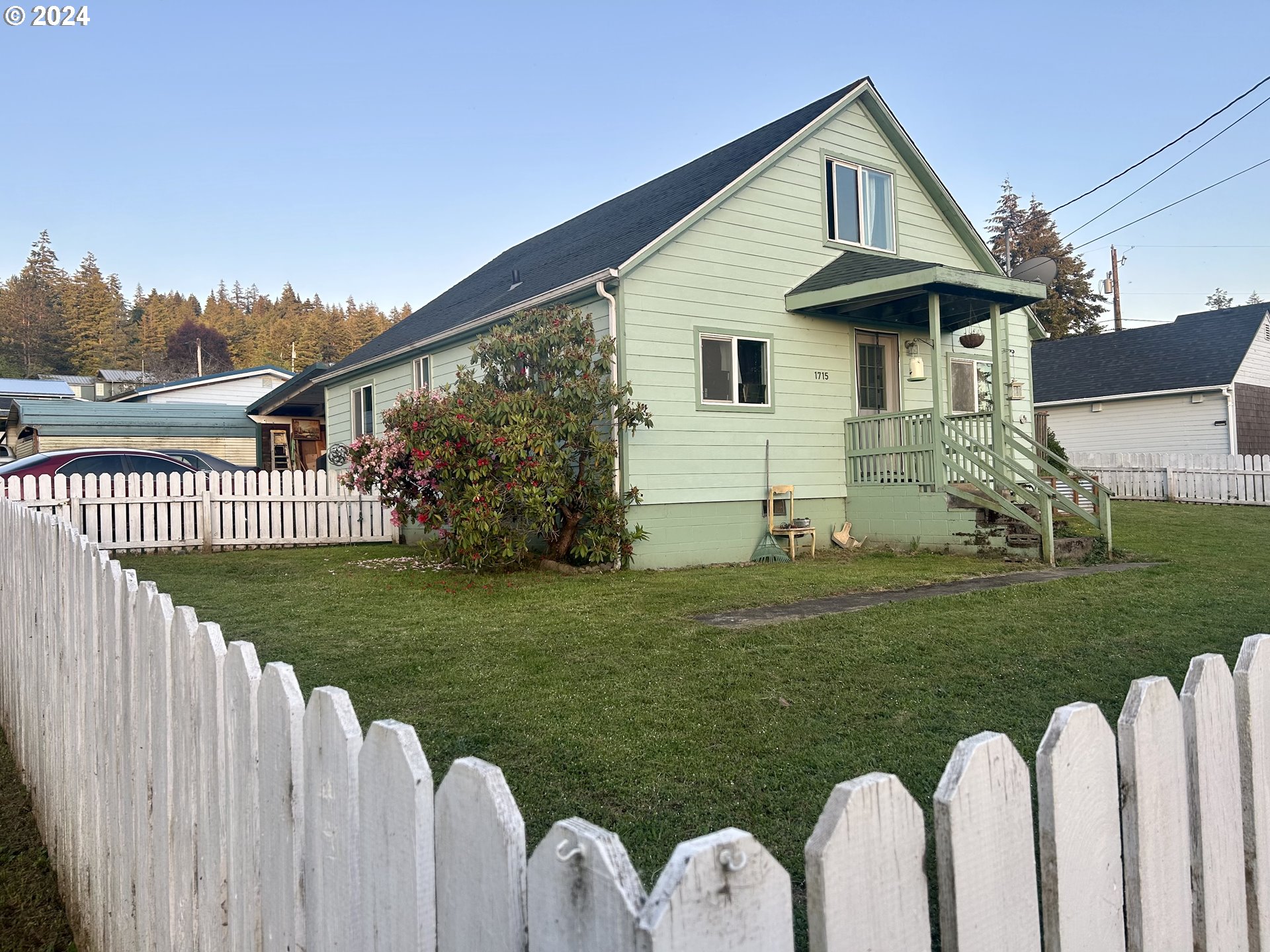 1715 20TH ST, MyrtlePoint, OR 97458