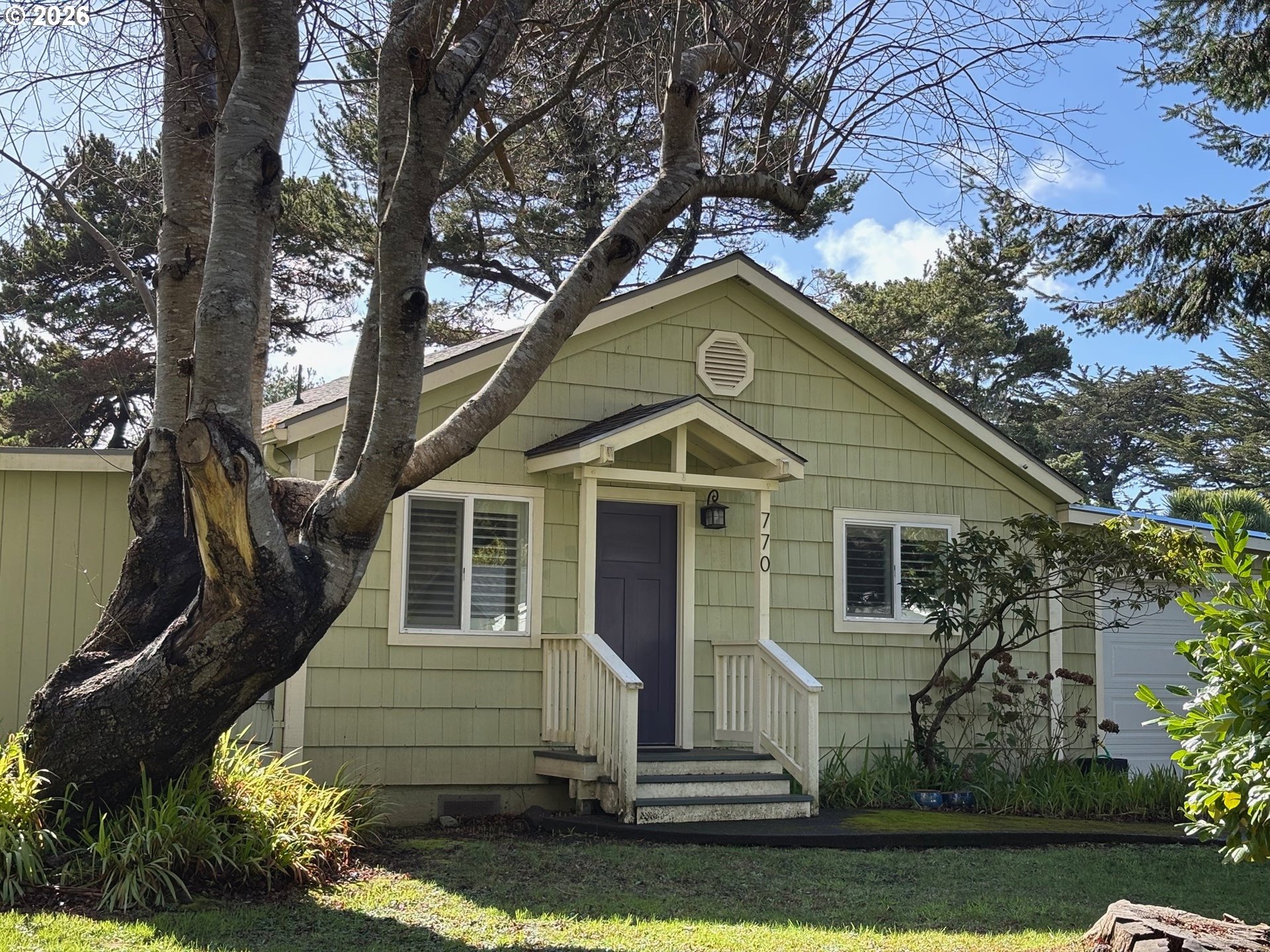 770 9TH ST, Bandon, OR 97411