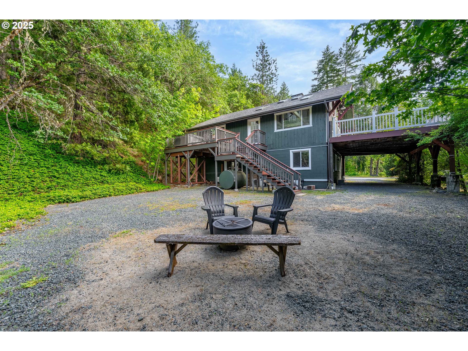 988 SAVAGE CREEK RD, GrantsPass, OR 97527