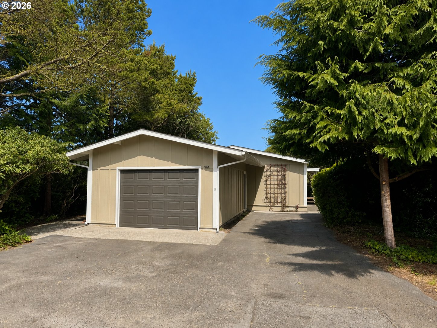 1600 RHODODENDRON DR, Florence, OR 97439