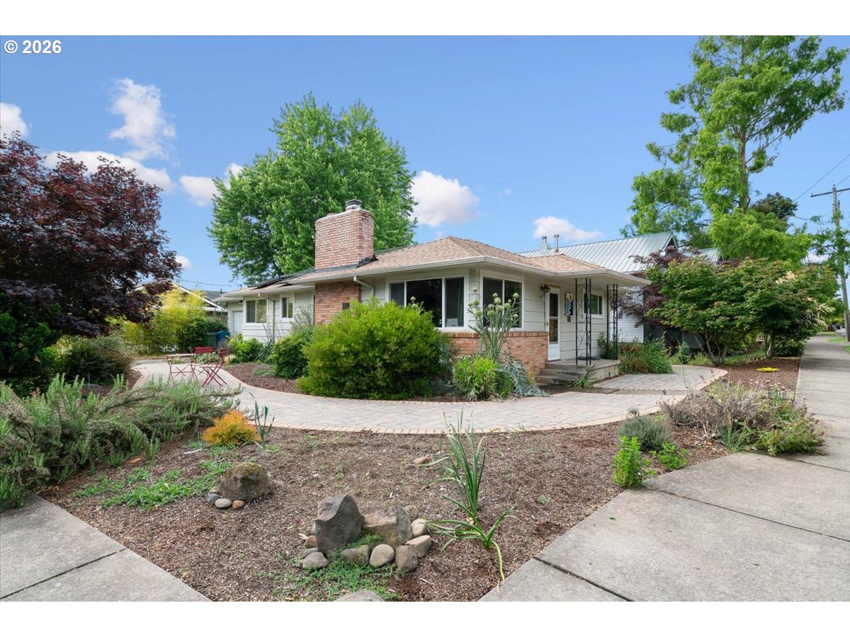 303 MILL ST, Silverton, OR 97381