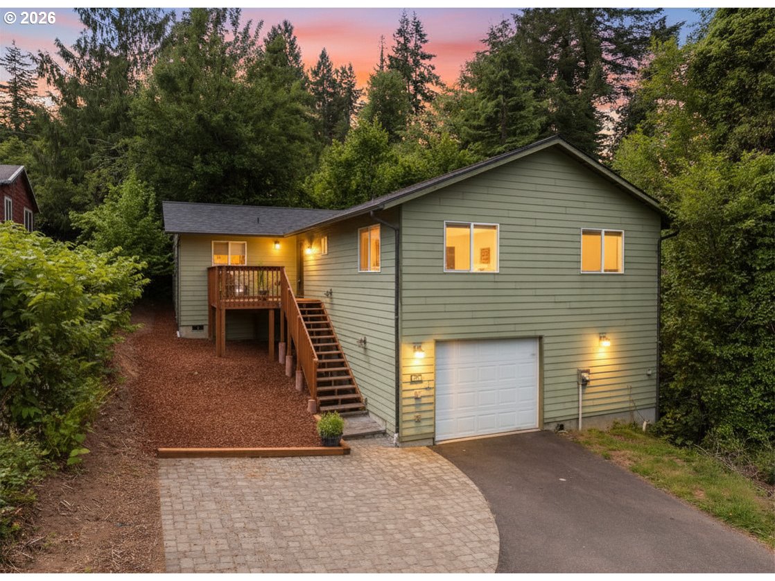 654 8TH PL, Toledo, OR 97391