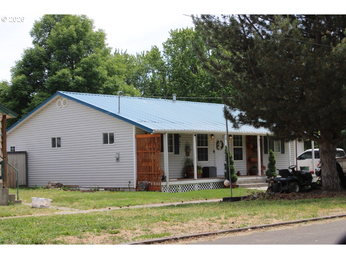 335 4TH ST, Athena, OR 97813